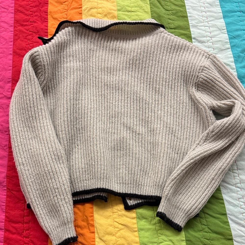 Elegant Beige Cardigan with Black Accents - Picture 2 of 2